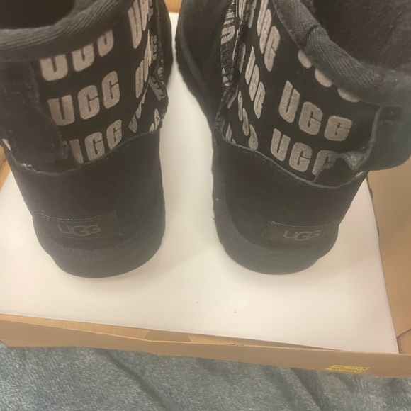 UGG Boots - Picture 6 of 6